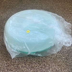 Tupperware veggie platter with container NWT